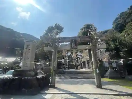 美保神社の{uncategorized: "未分類", other: "その他", undefined: "問題あり", building: "その他建物", grave: "お墓", sacred_gate: "鳥居", guardian: "狛犬", statue: "像", buddha: "仏像", history: "歴史", nature: "自然", garden: "庭園", animal: "動物", pagoda: "塔", temizu: "手水舎", mountain_gate: "山門・神門", sanctuary: "本殿・本堂", subordinate: "末社・摂社", art: "芸術", scenery: "景色", jizo: "地蔵", ema: "絵馬", goshuin: "御朱印", omikuji: "おみくじ", items: "授与品その他", amulet: "お守り", goshuincho: "御朱印帳", eats: "食事", festival: "お祭り", votive_dance: "神楽", shichigosan: "七五三参", wedding: "結婚式", experience: "体験その他", initially: "初詣", around: "周辺", anti_infection: "感染症対策"}