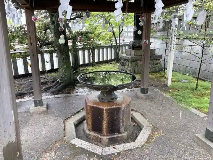 小名浜諏訪神社 ~海の鎮守様~の{uncategorized: "未分類", other: "その他", undefined: "問題あり", building: "その他建物", grave: "お墓", sacred_gate: "鳥居", guardian: "狛犬", statue: "像", buddha: "仏像", history: "歴史", nature: "自然", garden: "庭園", animal: "動物", pagoda: "塔", temizu: "手水舎", mountain_gate: "山門・神門", sanctuary: "本殿・本堂", subordinate: "末社・摂社", art: "芸術", scenery: "景色", jizo: "地蔵", ema: "絵馬", goshuin: "御朱印", omikuji: "おみくじ", items: "授与品その他", amulet: "お守り", goshuincho: "御朱印帳", eats: "食事", festival: "お祭り", votive_dance: "神楽", shichigosan: "七五三参", wedding: "結婚式", experience: "体験その他", initially: "初詣", around: "周辺", anti_infection: "感染症対策"}