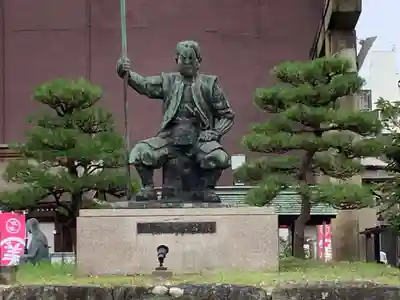 柴田神社の像