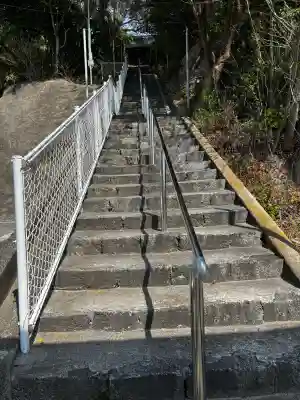 御鍬神社の{uncategorized: "未分類", other: "その他", undefined: "問題あり", building: "その他建物", grave: "お墓", sacred_gate: "鳥居", guardian: "狛犬", statue: "像", buddha: "仏像", history: "歴史", nature: "自然", garden: "庭園", animal: "動物", pagoda: "塔", temizu: "手水舎", mountain_gate: "山門・神門", sanctuary: "本殿・本堂", subordinate: "末社・摂社", art: "芸術", scenery: "景色", jizo: "地蔵", ema: "絵馬", goshuin: "御朱印", omikuji: "おみくじ", items: "授与品その他", amulet: "お守り", goshuincho: "御朱印帳", eats: "食事", festival: "お祭り", votive_dance: "神楽", shichigosan: "七五三参", wedding: "結婚式", experience: "体験その他", initially: "初詣", around: "周辺", anti_infection: "感染症対策"}