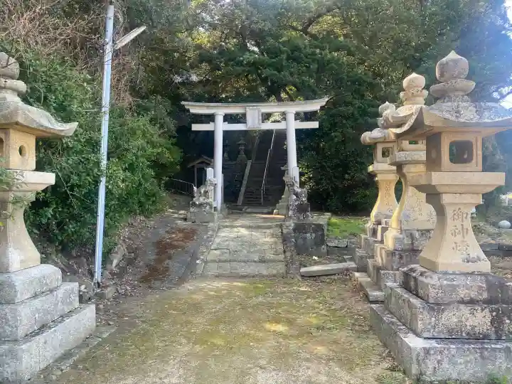 大川八幡神社の{uncategorized: "未分類", other: "その他", undefined: "問題あり", building: "その他建物", grave: "お墓", sacred_gate: "鳥居", guardian: "狛犬", statue: "像", buddha: "仏像", history: "歴史", nature: "自然", garden: "庭園", animal: "動物", pagoda: "塔", temizu: "手水舎", mountain_gate: "山門・神門", sanctuary: "本殿・本堂", subordinate: "末社・摂社", art: "芸術", scenery: "景色", jizo: "地蔵", ema: "絵馬", goshuin: "御朱印", omikuji: "おみくじ", items: "授与品その他", amulet: "お守り", goshuincho: "御朱印帳", eats: "食事", festival: "お祭り", votive_dance: "神楽", shichigosan: "七五三参", wedding: "結婚式", experience: "体験その他", initially: "初詣", around: "周辺", anti_infection: "感染症対策"}