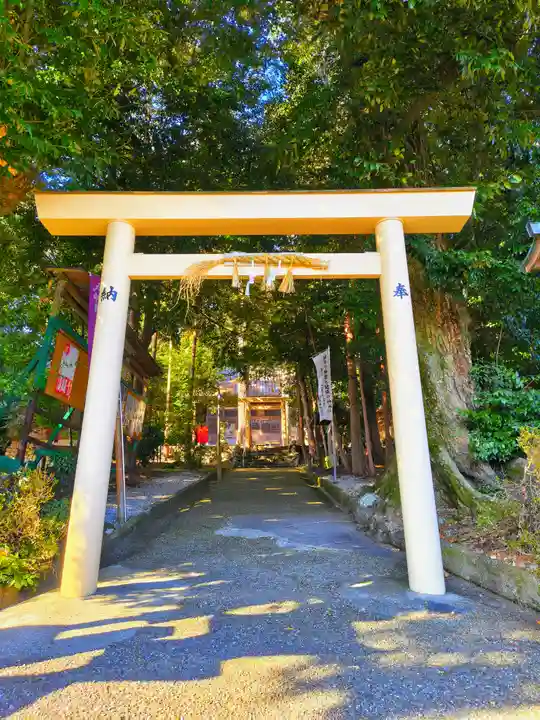 宇賀神社(柚井)の鳥居