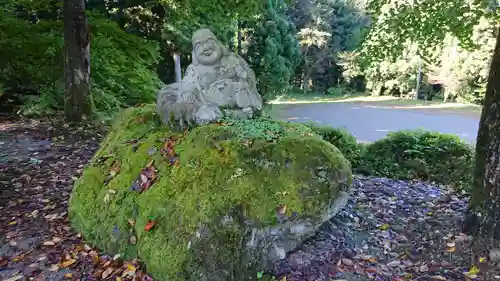 八海山尊神社の建物その他