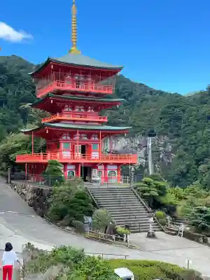 熊野那智大社の{uncategorized: "未分類", other: "その他", undefined: "問題あり", building: "その他建物", grave: "お墓", sacred_gate: "鳥居", guardian: "狛犬", statue: "像", buddha: "仏像", history: "歴史", nature: "自然", garden: "庭園", animal: "動物", pagoda: "塔", temizu: "手水舎", mountain_gate: "山門・神門", sanctuary: "本殿・本堂", subordinate: "末社・摂社", art: "芸術", scenery: "景色", jizo: "地蔵", ema: "絵馬", goshuin: "御朱印", omikuji: "おみくじ", items: "授与品その他", amulet: "お守り", goshuincho: "御朱印帳", eats: "食事", festival: "お祭り", votive_dance: "神楽", shichigosan: "七五三参", wedding: "結婚式", experience: "体験その他", initially: "初詣", around: "周辺", anti_infection: "感染症対策"}