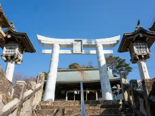 陶山神社の{uncategorized: "未分類", other: "その他", undefined: "問題あり", building: "その他建物", grave: "お墓", sacred_gate: "鳥居", guardian: "狛犬", statue: "像", buddha: "仏像", history: "歴史", nature: "自然", garden: "庭園", animal: "動物", pagoda: "塔", temizu: "手水舎", mountain_gate: "山門・神門", sanctuary: "本殿・本堂", subordinate: "末社・摂社", art: "芸術", scenery: "景色", jizo: "地蔵", ema: "絵馬", goshuin: "御朱印", omikuji: "おみくじ", items: "授与品その他", amulet: "お守り", goshuincho: "御朱印帳", eats: "食事", festival: "お祭り", votive_dance: "神楽", shichigosan: "七五三参", wedding: "結婚式", experience: "体験その他", initially: "初詣", around: "周辺", anti_infection: "感染症対策"}