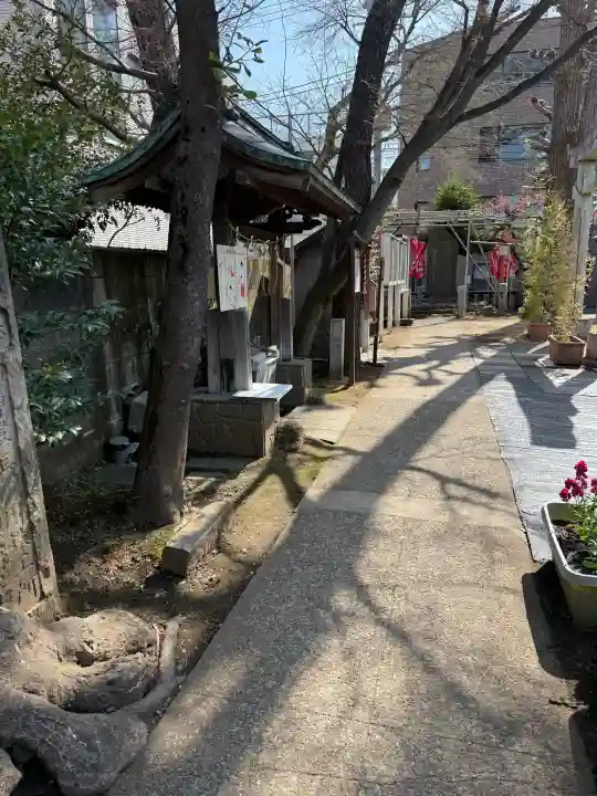久富稲荷神社の{uncategorized: "未分類", other: "その他", undefined: "問題あり", building: "その他建物", grave: "お墓", sacred_gate: "鳥居", guardian: "狛犬", statue: "像", buddha: "仏像", history: "歴史", nature: "自然", garden: "庭園", animal: "動物", pagoda: "塔", temizu: "手水舎", mountain_gate: "山門・神門", sanctuary: "本殿・本堂", subordinate: "末社・摂社", art: "芸術", scenery: "景色", jizo: "地蔵", ema: "絵馬", goshuin: "御朱印", omikuji: "おみくじ", items: "授与品その他", amulet: "お守り", goshuincho: "御朱印帳", eats: "食事", festival: "お祭り", votive_dance: "神楽", shichigosan: "七五三参", wedding: "結婚式", experience: "体験その他", initially: "初詣", around: "周辺", anti_infection: "感染症対策"}