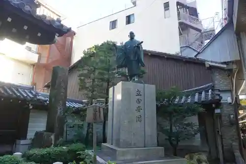 本能寺の像