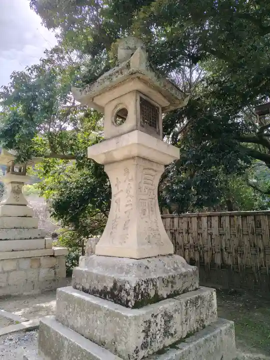 高良神社の{uncategorized: "未分類", other: "その他", undefined: "問題あり", building: "その他建物", grave: "お墓", sacred_gate: "鳥居", guardian: "狛犬", statue: "像", buddha: "仏像", history: "歴史", nature: "自然", garden: "庭園", animal: "動物", pagoda: "塔", temizu: "手水舎", mountain_gate: "山門・神門", sanctuary: "本殿・本堂", subordinate: "末社・摂社", art: "芸術", scenery: "景色", jizo: "地蔵", ema: "絵馬", goshuin: "御朱印", omikuji: "おみくじ", items: "授与品その他", amulet: "お守り", goshuincho: "御朱印帳", eats: "食事", festival: "お祭り", votive_dance: "神楽", shichigosan: "七五三参", wedding: "結婚式", experience: "体験その他", initially: "初詣", around: "周辺", anti_infection: "感染症対策"}