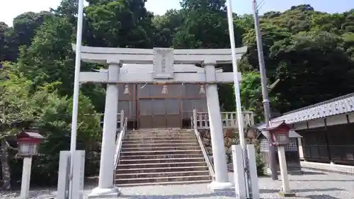 宇波西神社の鳥居