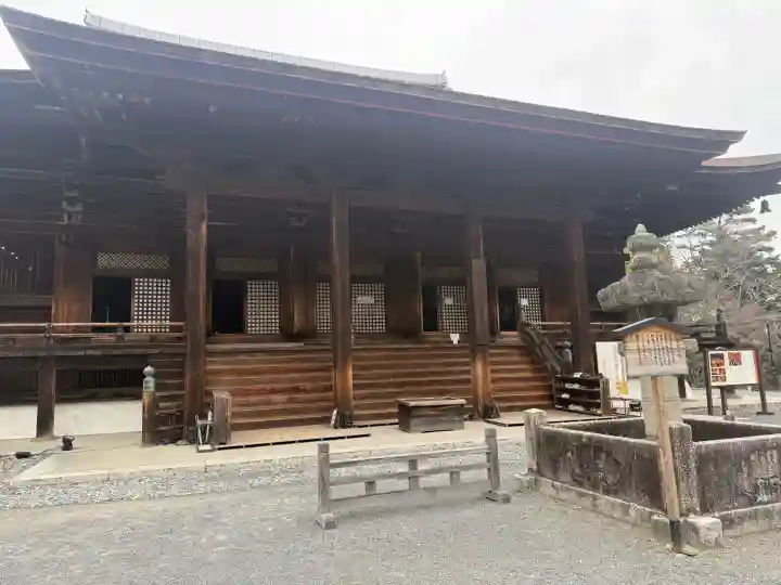 園城寺(三井寺)の{uncategorized: "未分類", other: "その他", undefined: "問題あり", building: "その他建物", grave: "お墓", sacred_gate: "鳥居", guardian: "狛犬", statue: "像", buddha: "仏像", history: "歴史", nature: "自然", garden: "庭園", animal: "動物", pagoda: "塔", temizu: "手水舎", mountain_gate: "山門・神門", sanctuary: "本殿・本堂", subordinate: "末社・摂社", art: "芸術", scenery: "景色", jizo: "地蔵", ema: "絵馬", goshuin: "御朱印", omikuji: "おみくじ", items: "授与品その他", amulet: "お守り", goshuincho: "御朱印帳", eats: "食事", festival: "お祭り", votive_dance: "神楽", shichigosan: "七五三参", wedding: "結婚式", experience: "体験その他", initially: "初詣", around: "周辺", anti_infection: "感染症対策"}
