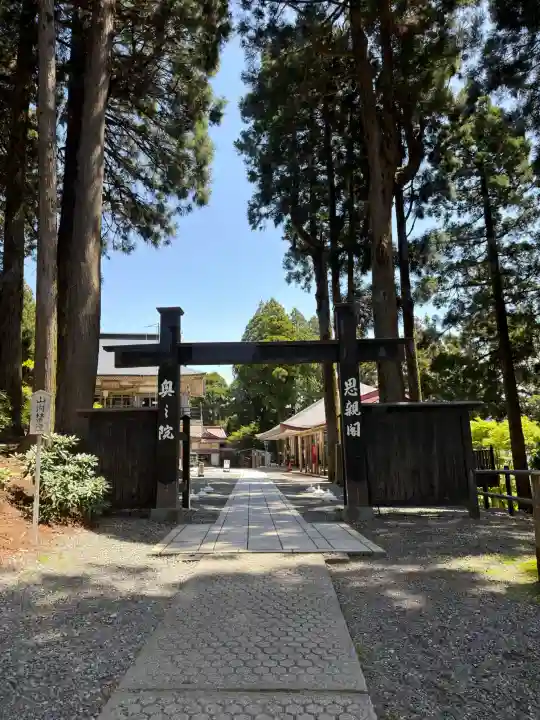 久遠寺の{uncategorized: "未分類", other: "その他", undefined: "問題あり", building: "その他建物", grave: "お墓", sacred_gate: "鳥居", guardian: "狛犬", statue: "像", buddha: "仏像", history: "歴史", nature: "自然", garden: "庭園", animal: "動物", pagoda: "塔", temizu: "手水舎", mountain_gate: "山門・神門", sanctuary: "本殿・本堂", subordinate: "末社・摂社", art: "芸術", scenery: "景色", jizo: "地蔵", ema: "絵馬", goshuin: "御朱印", omikuji: "おみくじ", items: "授与品その他", amulet: "お守り", goshuincho: "御朱印帳", eats: "食事", festival: "お祭り", votive_dance: "神楽", shichigosan: "七五三参", wedding: "結婚式", experience: "体験その他", initially: "初詣", around: "周辺", anti_infection: "感染症対策"}