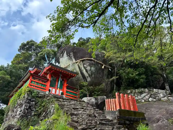 神倉神社(熊野速玉大社摂社)の{uncategorized: "未分類", other: "その他", undefined: "問題あり", building: "その他建物", grave: "お墓", sacred_gate: "鳥居", guardian: "狛犬", statue: "像", buddha: "仏像", history: "歴史", nature: "自然", garden: "庭園", animal: "動物", pagoda: "塔", temizu: "手水舎", mountain_gate: "山門・神門", sanctuary: "本殿・本堂", subordinate: "末社・摂社", art: "芸術", scenery: "景色", jizo: "地蔵", ema: "絵馬", goshuin: "御朱印", omikuji: "おみくじ", items: "授与品その他", amulet: "お守り", goshuincho: "御朱印帳", eats: "食事", festival: "お祭り", votive_dance: "神楽", shichigosan: "七五三参", wedding: "結婚式", experience: "体験その他", initially: "初詣", around: "周辺", anti_infection: "感染症対策"}