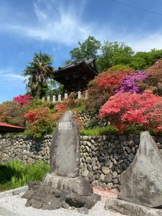 埼玉厄除け開運大師・龍泉寺(切り絵御朱印発祥の寺)の{uncategorized: "未分類", other: "その他", undefined: "問題あり", building: "その他建物", grave: "お墓", sacred_gate: "鳥居", guardian: "狛犬", statue: "像", buddha: "仏像", history: "歴史", nature: "自然", garden: "庭園", animal: "動物", pagoda: "塔", temizu: "手水舎", mountain_gate: "山門・神門", sanctuary: "本殿・本堂", subordinate: "末社・摂社", art: "芸術", scenery: "景色", jizo: "地蔵", ema: "絵馬", goshuin: "御朱印", omikuji: "おみくじ", items: "授与品その他", amulet: "お守り", goshuincho: "御朱印帳", eats: "食事", festival: "お祭り", votive_dance: "神楽", shichigosan: "七五三参", wedding: "結婚式", experience: "体験その他", initially: "初詣", around: "周辺", anti_infection: "感染症対策"}