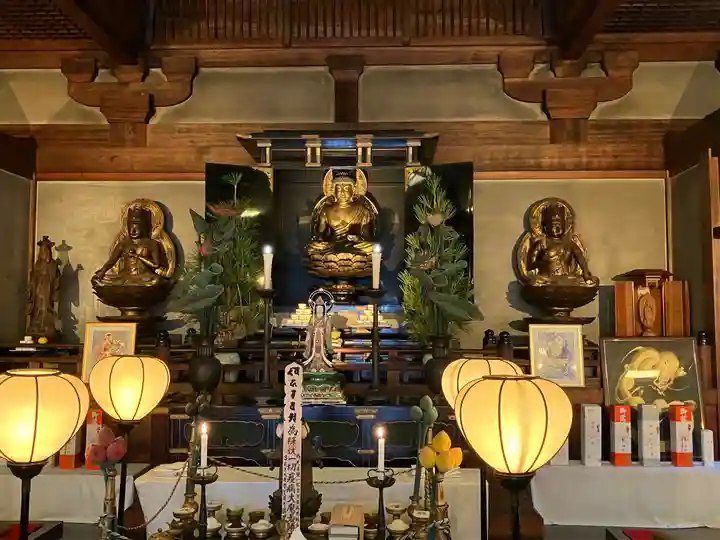 藤次寺の本殿・本堂