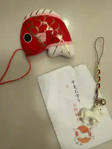 七所神社の{uncategorized: "未分類", other: "その他", undefined: "問題あり", building: "その他建物", grave: "お墓", sacred_gate: "鳥居", guardian: "狛犬", statue: "像", buddha: "仏像", history: "歴史", nature: "自然", garden: "庭園", animal: "動物", pagoda: "塔", temizu: "手水舎", mountain_gate: "山門・神門", sanctuary: "本殿・本堂", subordinate: "末社・摂社", art: "芸術", scenery: "景色", jizo: "地蔵", ema: "絵馬", goshuin: "御朱印", omikuji: "おみくじ", items: "授与品その他", amulet: "お守り", goshuincho: "御朱印帳", eats: "食事", festival: "お祭り", votive_dance: "神楽", shichigosan: "七五三参", wedding: "結婚式", experience: "体験その他", initially: "初詣", around: "周辺", anti_infection: "感染症対策"}