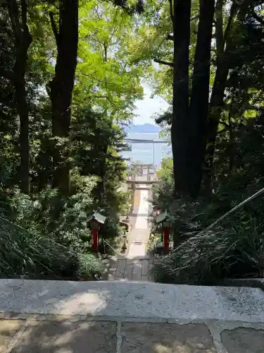宗像大社中津宮の{uncategorized: "未分類", other: "その他", undefined: "問題あり", building: "その他建物", grave: "お墓", sacred_gate: "鳥居", guardian: "狛犬", statue: "像", buddha: "仏像", history: "歴史", nature: "自然", garden: "庭園", animal: "動物", pagoda: "塔", temizu: "手水舎", mountain_gate: "山門・神門", sanctuary: "本殿・本堂", subordinate: "末社・摂社", art: "芸術", scenery: "景色", jizo: "地蔵", ema: "絵馬", goshuin: "御朱印", omikuji: "おみくじ", items: "授与品その他", amulet: "お守り", goshuincho: "御朱印帳", eats: "食事", festival: "お祭り", votive_dance: "神楽", shichigosan: "七五三参", wedding: "結婚式", experience: "体験その他", initially: "初詣", around: "周辺", anti_infection: "感染症対策"}
