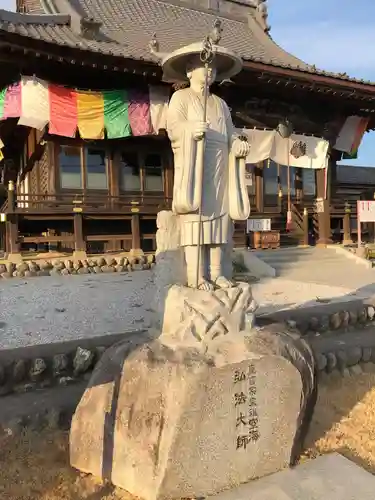 埼玉厄除け開運大師・龍泉寺（切り絵御朱印発祥の寺）の像