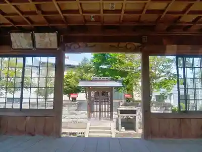 諏訪神社の{uncategorized: "未分類", other: "その他", undefined: "問題あり", building: "その他建物", grave: "お墓", sacred_gate: "鳥居", guardian: "狛犬", statue: "像", buddha: "仏像", history: "歴史", nature: "自然", garden: "庭園", animal: "動物", pagoda: "塔", temizu: "手水舎", mountain_gate: "山門・神門", sanctuary: "本殿・本堂", subordinate: "末社・摂社", art: "芸術", scenery: "景色", jizo: "地蔵", ema: "絵馬", goshuin: "御朱印", omikuji: "おみくじ", items: "授与品その他", amulet: "お守り", goshuincho: "御朱印帳", eats: "食事", festival: "お祭り", votive_dance: "神楽", shichigosan: "七五三参", wedding: "結婚式", experience: "体験その他", initially: "初詣", around: "周辺", anti_infection: "感染症対策"}