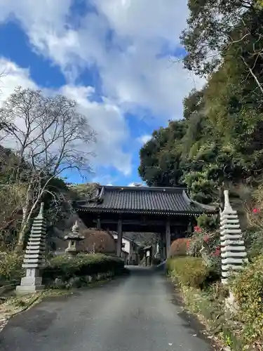 竜昌寺の山門