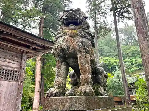 須波阿湏疑神社の狛犬