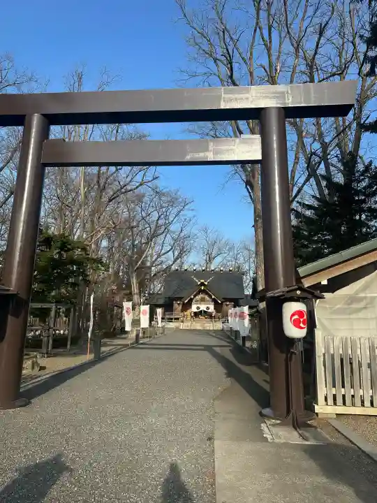 旭川神社の{uncategorized: "未分類", other: "その他", undefined: "問題あり", building: "その他建物", grave: "お墓", sacred_gate: "鳥居", guardian: "狛犬", statue: "像", buddha: "仏像", history: "歴史", nature: "自然", garden: "庭園", animal: "動物", pagoda: "塔", temizu: "手水舎", mountain_gate: "山門・神門", sanctuary: "本殿・本堂", subordinate: "末社・摂社", art: "芸術", scenery: "景色", jizo: "地蔵", ema: "絵馬", goshuin: "御朱印", omikuji: "おみくじ", items: "授与品その他", amulet: "お守り", goshuincho: "御朱印帳", eats: "食事", festival: "お祭り", votive_dance: "神楽", shichigosan: "七五三参", wedding: "結婚式", experience: "体験その他", initially: "初詣", around: "周辺", anti_infection: "感染症対策"}