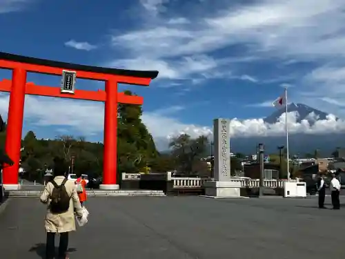 富士山本宮浅間大社の{uncategorized: "未分類", other: "その他", undefined: "問題あり", building: "その他建物", grave: "お墓", sacred_gate: "鳥居", guardian: "狛犬", statue: "像", buddha: "仏像", history: "歴史", nature: "自然", garden: "庭園", animal: "動物", pagoda: "塔", temizu: "手水舎", mountain_gate: "山門・神門", sanctuary: "本殿・本堂", subordinate: "末社・摂社", art: "芸術", scenery: "景色", jizo: "地蔵", ema: "絵馬", goshuin: "御朱印", omikuji: "おみくじ", items: "授与品その他", amulet: "お守り", goshuincho: "御朱印帳", eats: "食事", festival: "お祭り", votive_dance: "神楽", shichigosan: "七五三参", wedding: "結婚式", experience: "体験その他", initially: "初詣", around: "周辺", anti_infection: "感染症対策"}