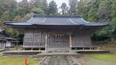美麻奈比古神社の本殿・本堂
