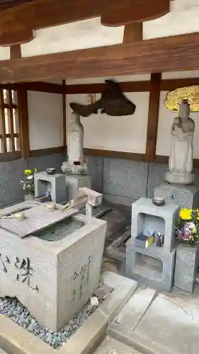 真浄寺の{uncategorized: "未分類", other: "その他", undefined: "問題あり", building: "その他建物", grave: "お墓", sacred_gate: "鳥居", guardian: "狛犬", statue: "像", buddha: "仏像", history: "歴史", nature: "自然", garden: "庭園", animal: "動物", pagoda: "塔", temizu: "手水舎", mountain_gate: "山門・神門", sanctuary: "本殿・本堂", subordinate: "末社・摂社", art: "芸術", scenery: "景色", jizo: "地蔵", ema: "絵馬", goshuin: "御朱印", omikuji: "おみくじ", items: "授与品その他", amulet: "お守り", goshuincho: "御朱印帳", eats: "食事", festival: "お祭り", votive_dance: "神楽", shichigosan: "七五三参", wedding: "結婚式", experience: "体験その他", initially: "初詣", around: "周辺", anti_infection: "感染症対策"}