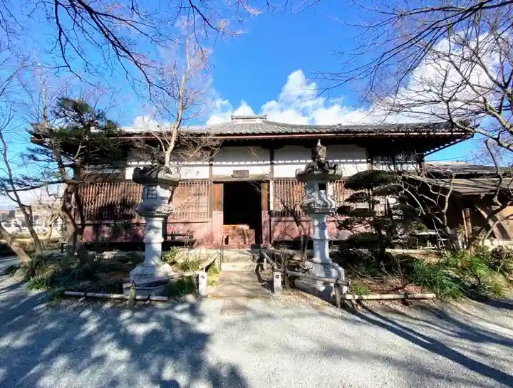 龍真寺の本殿・本堂