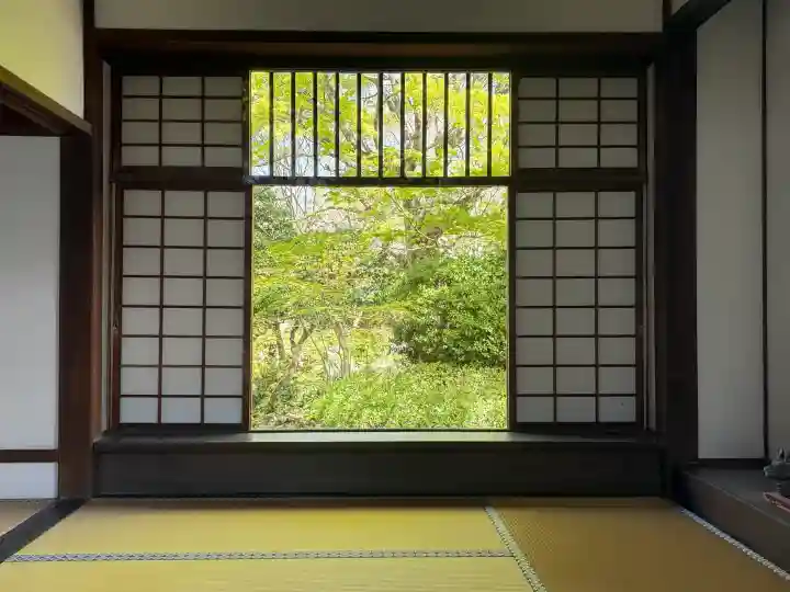 源光庵の{uncategorized: "未分類", other: "その他", undefined: "問題あり", building: "その他建物", grave: "お墓", sacred_gate: "鳥居", guardian: "狛犬", statue: "像", buddha: "仏像", history: "歴史", nature: "自然", garden: "庭園", animal: "動物", pagoda: "塔", temizu: "手水舎", mountain_gate: "山門・神門", sanctuary: "本殿・本堂", subordinate: "末社・摂社", art: "芸術", scenery: "景色", jizo: "地蔵", ema: "絵馬", goshuin: "御朱印", omikuji: "おみくじ", items: "授与品その他", amulet: "お守り", goshuincho: "御朱印帳", eats: "食事", festival: "お祭り", votive_dance: "神楽", shichigosan: "七五三参", wedding: "結婚式", experience: "体験その他", initially: "初詣", around: "周辺", anti_infection: "感染症対策"}