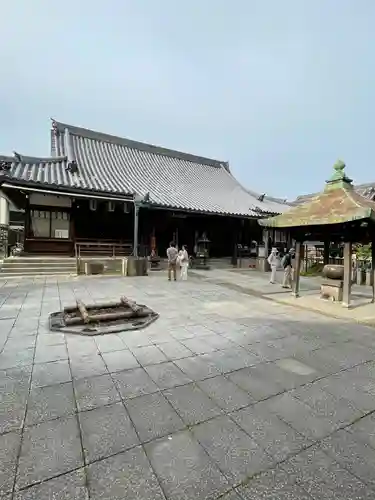 法楽寺の本殿・本堂