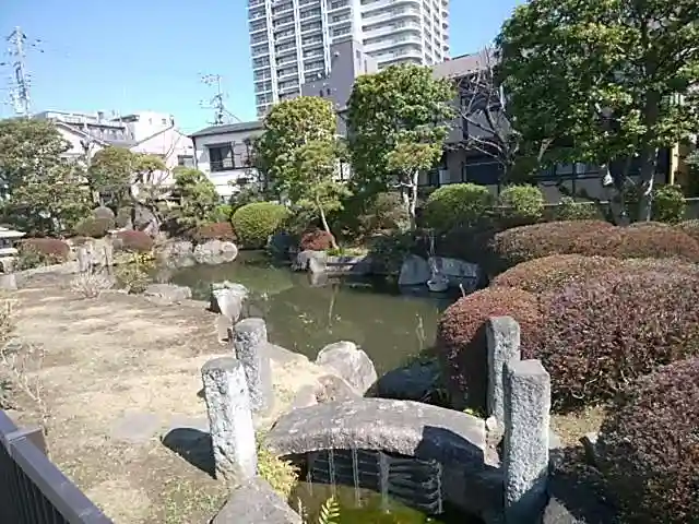 東漸寺の庭園