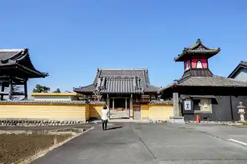 願証寺の山門