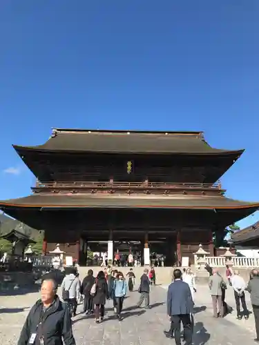 善光寺大本願の山門