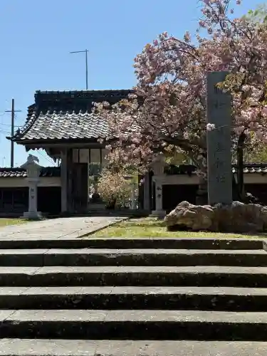 守りの神　藤基神社の{uncategorized: "未分類", other: "その他", undefined: "問題あり", building: "その他建物", grave: "お墓", sacred_gate: "鳥居", guardian: "狛犬", statue: "像", buddha: "仏像", history: "歴史", nature: "自然", garden: "庭園", animal: "動物", pagoda: "塔", temizu: "手水舎", mountain_gate: "山門・神門", sanctuary: "本殿・本堂", subordinate: "末社・摂社", art: "芸術", scenery: "景色", jizo: "地蔵", ema: "絵馬", goshuin: "御朱印", omikuji: "おみくじ", items: "授与品その他", amulet: "お守り", goshuincho: "御朱印帳", eats: "食事", festival: "お祭り", votive_dance: "神楽", shichigosan: "七五三参", wedding: "結婚式", experience: "体験その他", initially: "初詣", around: "周辺", anti_infection: "感染症対策"}