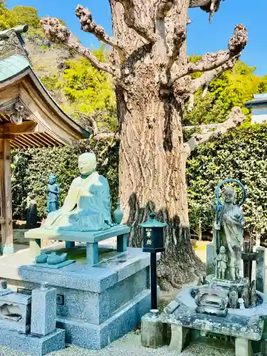 龍泉寺(龍頭不動尊)の{uncategorized: "未分類", other: "その他", undefined: "問題あり", building: "その他建物", grave: "お墓", sacred_gate: "鳥居", guardian: "狛犬", statue: "像", buddha: "仏像", history: "歴史", nature: "自然", garden: "庭園", animal: "動物", pagoda: "塔", temizu: "手水舎", mountain_gate: "山門・神門", sanctuary: "本殿・本堂", subordinate: "末社・摂社", art: "芸術", scenery: "景色", jizo: "地蔵", ema: "絵馬", goshuin: "御朱印", omikuji: "おみくじ", items: "授与品その他", amulet: "お守り", goshuincho: "御朱印帳", eats: "食事", festival: "お祭り", votive_dance: "神楽", shichigosan: "七五三参", wedding: "結婚式", experience: "体験その他", initially: "初詣", around: "周辺", anti_infection: "感染症対策"}