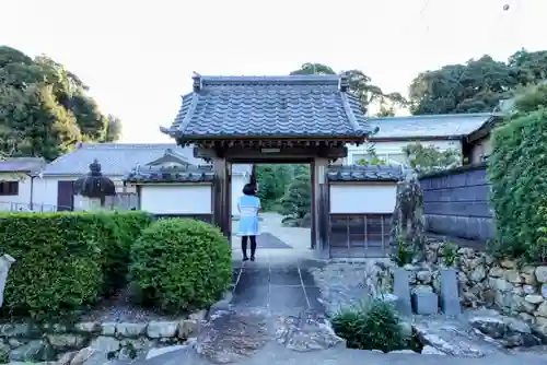 東光院の山門