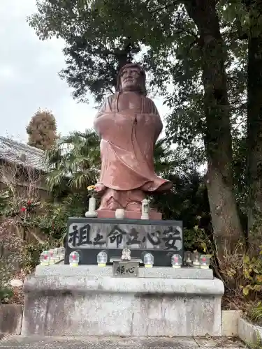 江西寺（祈願だるま寺）の{uncategorized: "未分類", other: "その他", undefined: "問題あり", building: "その他建物", grave: "お墓", sacred_gate: "鳥居", guardian: "狛犬", statue: "像", buddha: "仏像", history: "歴史", nature: "自然", garden: "庭園", animal: "動物", pagoda: "塔", temizu: "手水舎", mountain_gate: "山門・神門", sanctuary: "本殿・本堂", subordinate: "末社・摂社", art: "芸術", scenery: "景色", jizo: "地蔵", ema: "絵馬", goshuin: "御朱印", omikuji: "おみくじ", items: "授与品その他", amulet: "お守り", goshuincho: "御朱印帳", eats: "食事", festival: "お祭り", votive_dance: "神楽", shichigosan: "七五三参", wedding: "結婚式", experience: "体験その他", initially: "初詣", around: "周辺", anti_infection: "感染症対策"}