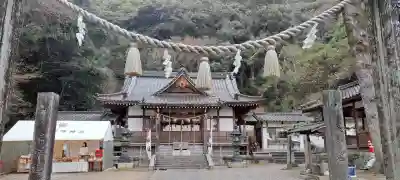 白山比咩神社の{uncategorized: "未分類", other: "その他", undefined: "問題あり", building: "その他建物", grave: "お墓", sacred_gate: "鳥居", guardian: "狛犬", statue: "像", buddha: "仏像", history: "歴史", nature: "自然", garden: "庭園", animal: "動物", pagoda: "塔", temizu: "手水舎", mountain_gate: "山門・神門", sanctuary: "本殿・本堂", subordinate: "末社・摂社", art: "芸術", scenery: "景色", jizo: "地蔵", ema: "絵馬", goshuin: "御朱印", omikuji: "おみくじ", items: "授与品その他", amulet: "お守り", goshuincho: "御朱印帳", eats: "食事", festival: "お祭り", votive_dance: "神楽", shichigosan: "七五三参", wedding: "結婚式", experience: "体験その他", initially: "初詣", around: "周辺", anti_infection: "感染症対策"}