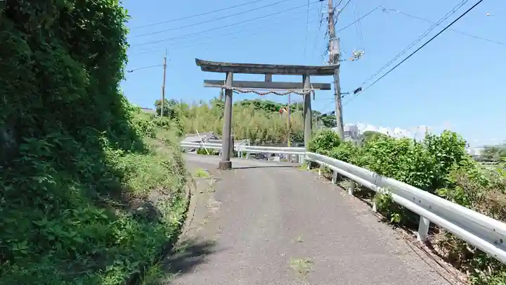 鮑玉白珠比咩命神社の鳥居