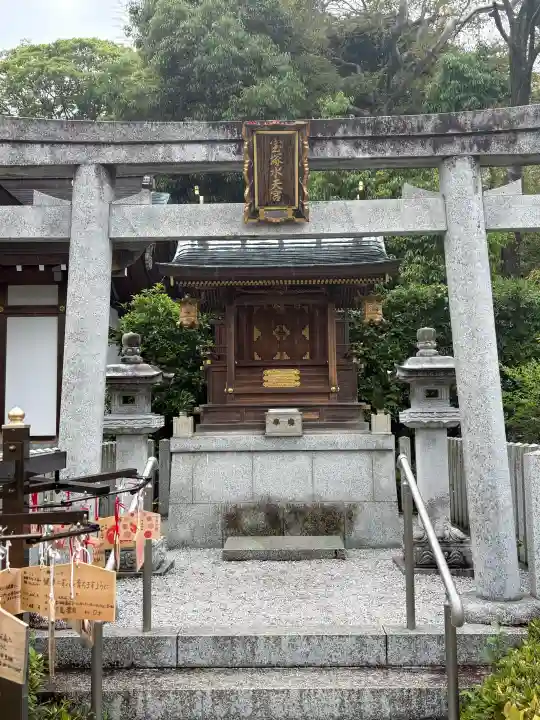伊和志津神社の{uncategorized: "未分類", other: "その他", undefined: "問題あり", building: "その他建物", grave: "お墓", sacred_gate: "鳥居", guardian: "狛犬", statue: "像", buddha: "仏像", history: "歴史", nature: "自然", garden: "庭園", animal: "動物", pagoda: "塔", temizu: "手水舎", mountain_gate: "山門・神門", sanctuary: "本殿・本堂", subordinate: "末社・摂社", art: "芸術", scenery: "景色", jizo: "地蔵", ema: "絵馬", goshuin: "御朱印", omikuji: "おみくじ", items: "授与品その他", amulet: "お守り", goshuincho: "御朱印帳", eats: "食事", festival: "お祭り", votive_dance: "神楽", shichigosan: "七五三参", wedding: "結婚式", experience: "体験その他", initially: "初詣", around: "周辺", anti_infection: "感染症対策"}