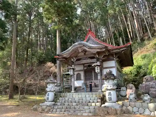 華厳寺の本殿