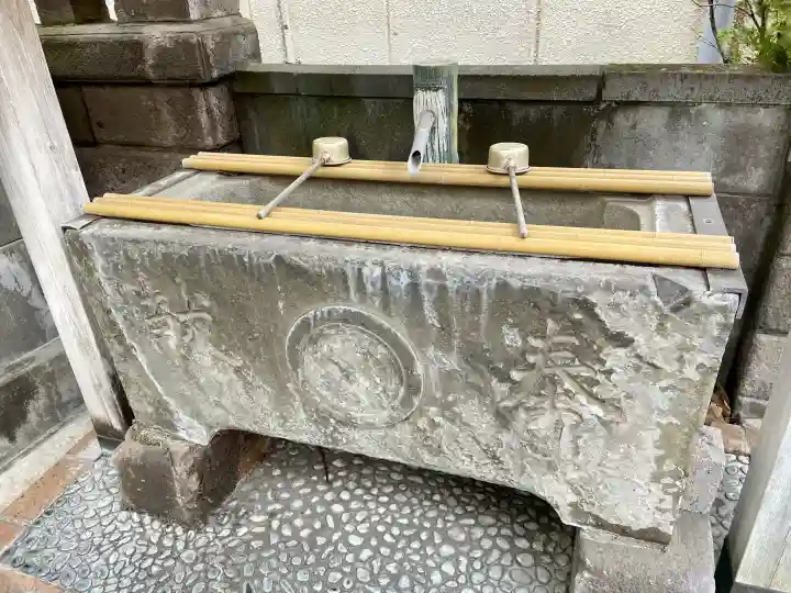 胡桃下稲荷神社の{uncategorized: "未分類", other: "その他", undefined: "問題あり", building: "その他建物", grave: "お墓", sacred_gate: "鳥居", guardian: "狛犬", statue: "像", buddha: "仏像", history: "歴史", nature: "自然", garden: "庭園", animal: "動物", pagoda: "塔", temizu: "手水舎", mountain_gate: "山門・神門", sanctuary: "本殿・本堂", subordinate: "末社・摂社", art: "芸術", scenery: "景色", jizo: "地蔵", ema: "絵馬", goshuin: "御朱印", omikuji: "おみくじ", items: "授与品その他", amulet: "お守り", goshuincho: "御朱印帳", eats: "食事", festival: "お祭り", votive_dance: "神楽", shichigosan: "七五三参", wedding: "結婚式", experience: "体験その他", initially: "初詣", around: "周辺", anti_infection: "感染症対策"}