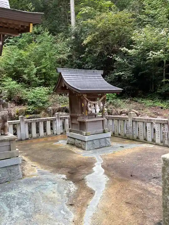 神明神社(根村)の末社・摂社