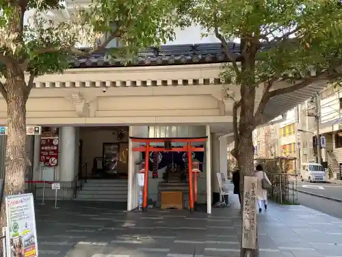 歌舞伎稲荷神社の{uncategorized: "未分類", other: "その他", undefined: "問題あり", building: "その他建物", grave: "お墓", sacred_gate: "鳥居", guardian: "狛犬", statue: "像", buddha: "仏像", history: "歴史", nature: "自然", garden: "庭園", animal: "動物", pagoda: "塔", temizu: "手水舎", mountain_gate: "山門・神門", sanctuary: "本殿・本堂", subordinate: "末社・摂社", art: "芸術", scenery: "景色", jizo: "地蔵", ema: "絵馬", goshuin: "御朱印", omikuji: "おみくじ", items: "授与品その他", amulet: "お守り", goshuincho: "御朱印帳", eats: "食事", festival: "お祭り", votive_dance: "神楽", shichigosan: "七五三参", wedding: "結婚式", experience: "体験その他", initially: "初詣", around: "周辺", anti_infection: "感染症対策"}