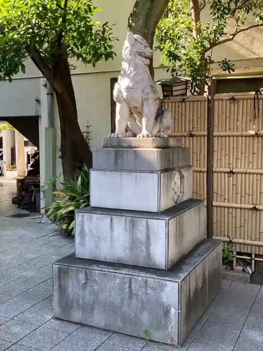 鳥越神社の狛犬