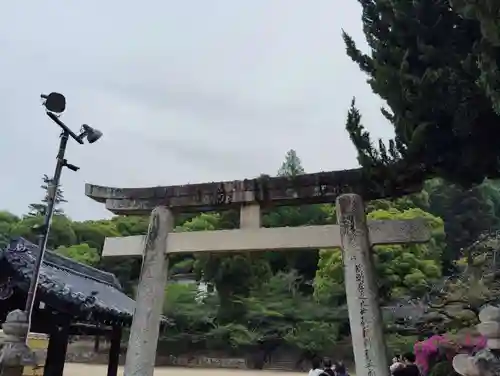 御竈殿（吉備津神社）の鳥居