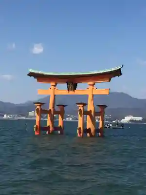 厳島神社の鳥居