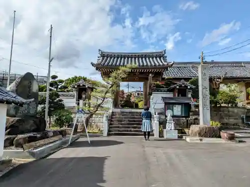 大通院の山門