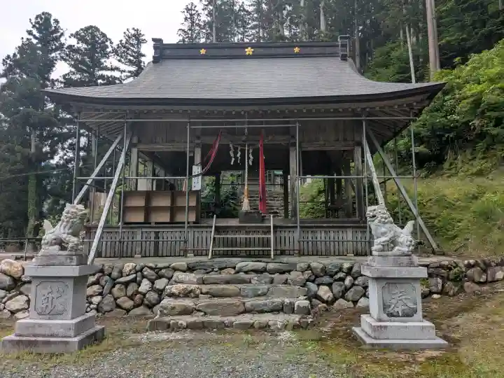 横山神社の{uncategorized: "未分類", other: "その他", undefined: "問題あり", building: "その他建物", grave: "お墓", sacred_gate: "鳥居", guardian: "狛犬", statue: "像", buddha: "仏像", history: "歴史", nature: "自然", garden: "庭園", animal: "動物", pagoda: "塔", temizu: "手水舎", mountain_gate: "山門・神門", sanctuary: "本殿・本堂", subordinate: "末社・摂社", art: "芸術", scenery: "景色", jizo: "地蔵", ema: "絵馬", goshuin: "御朱印", omikuji: "おみくじ", items: "授与品その他", amulet: "お守り", goshuincho: "御朱印帳", eats: "食事", festival: "お祭り", votive_dance: "神楽", shichigosan: "七五三参", wedding: "結婚式", experience: "体験その他", initially: "初詣", around: "周辺", anti_infection: "感染症対策"}